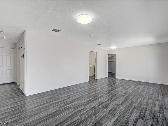 4th image of 1116 Arrowhead Ave