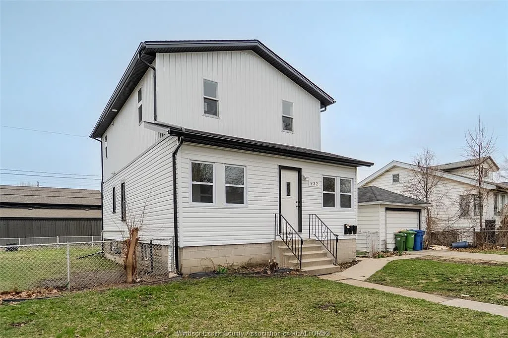 932 Oak St photo 1