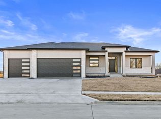 5302 174th St, Urbandale, IA 50323