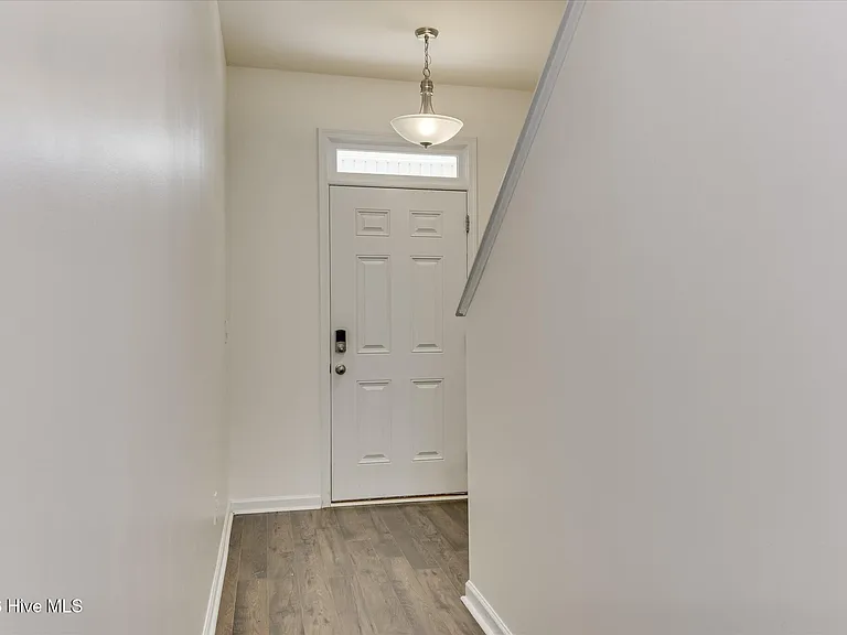 1147 Sims Dr — Photo 6