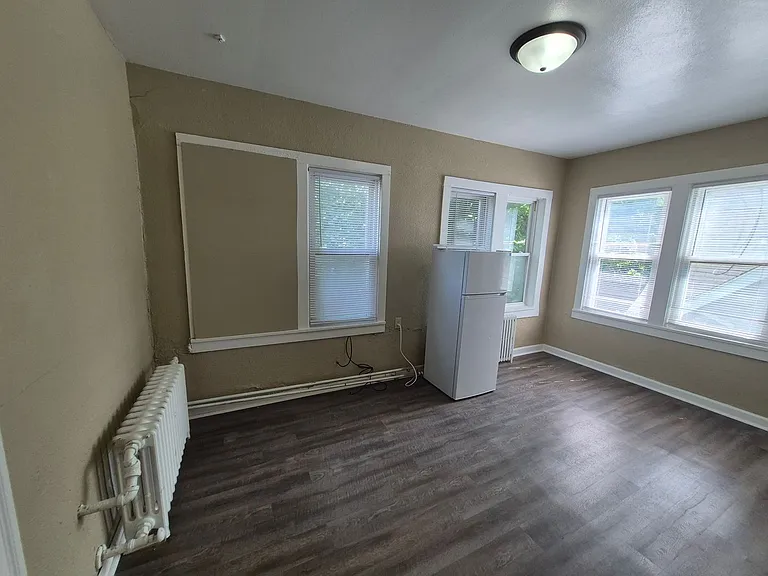 1332 Minnehaha Ave W — Photo 7
