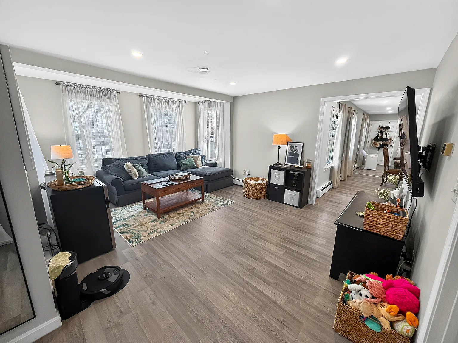 2 bed, 1100 sqft, $2,300 — Photo 1