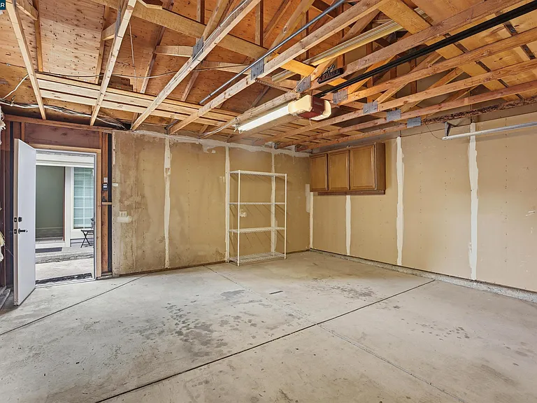 177 Northwood Cmns — Photo 33
