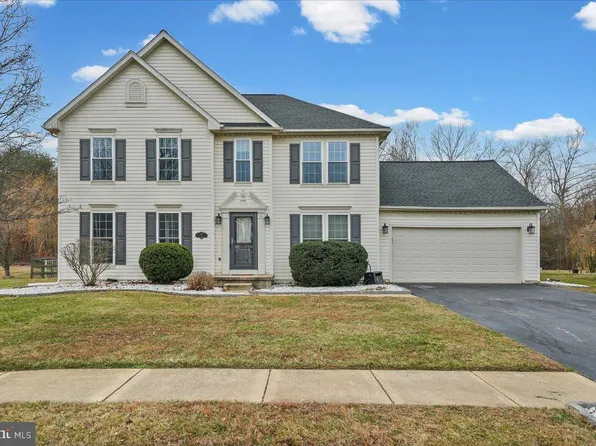 16 Sir Barton Ct, Newark, DE 19702