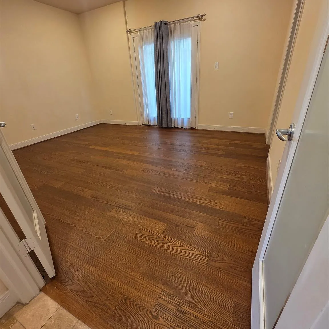 3 bed, 3.5 bath, 2430 sqft, $3,200 — Photo 4