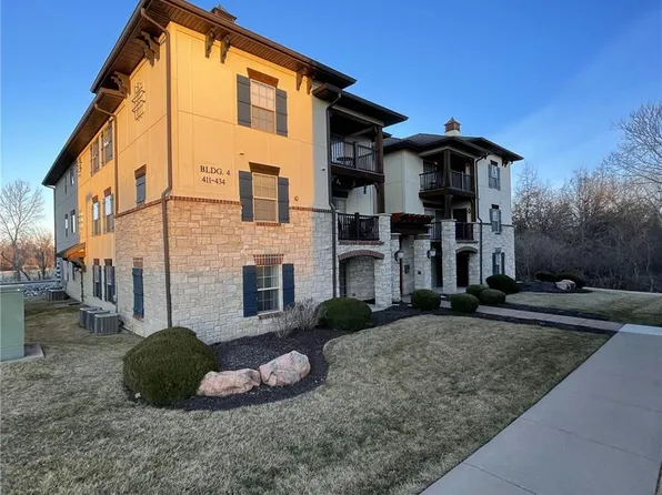 422 Bordeaux Way, Saint Peters, MO 63376