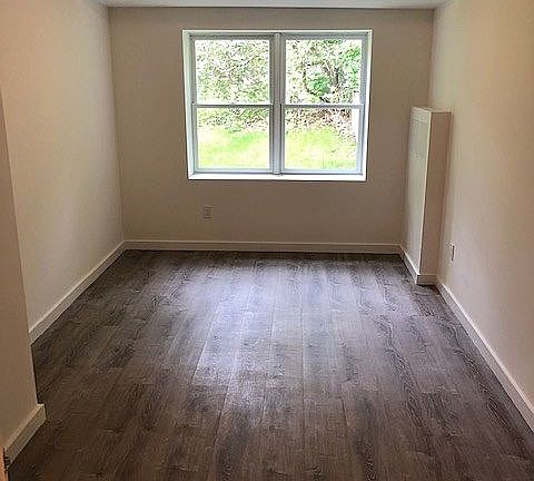 5th image of 13 Fisher Ln
