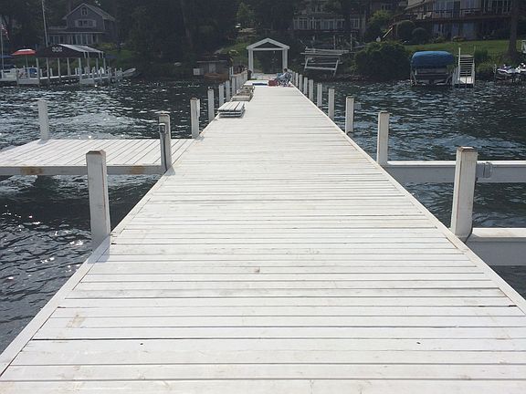 Private association pier