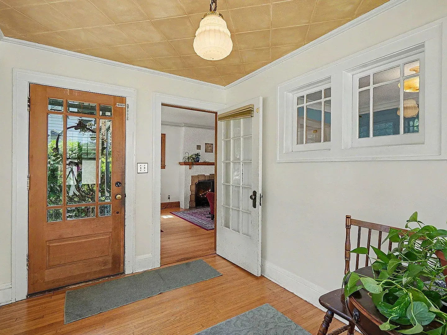 4 Bed | 2 Bath House W/ Original Character, Fenced Yard, & Garage — Photo 4