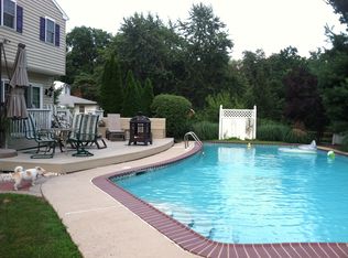 30 Hickory Ln, Chalfont, PA 18914