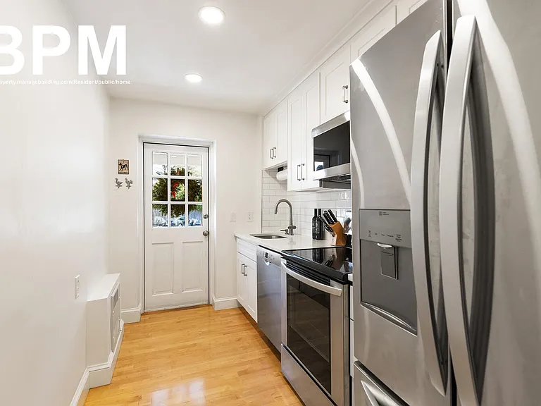 9 Hammond Pond Pkwy #2 — Photo 4