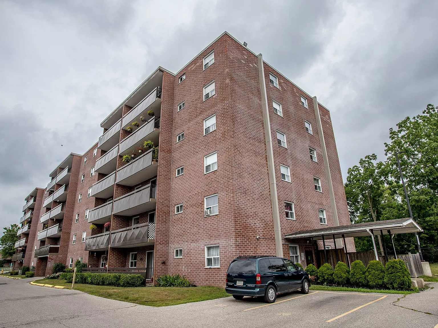 Parkview Heights Apartments — Photo 3