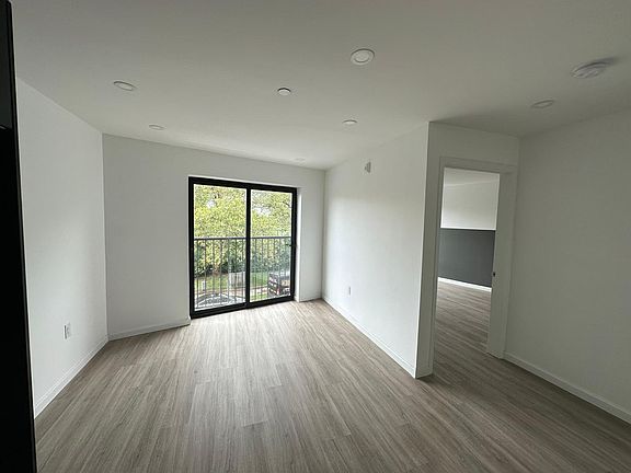 2nd image of 556 Market St #25D