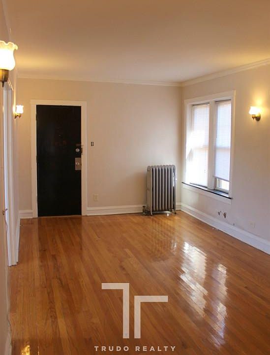 1st image of 2100 W Ainslie St #21081E