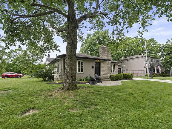 3rd image of 1757 Inchcliff Rd