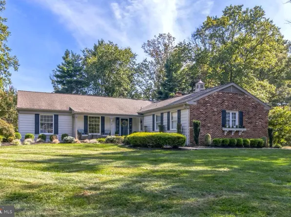 913 Fernwood Rd, Moorestown, NJ 08057