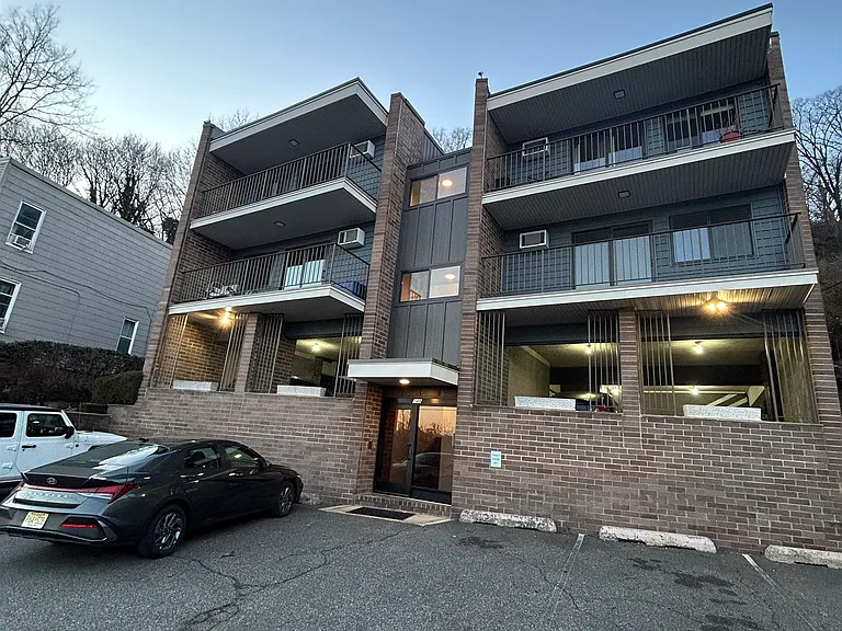 148 Undercliff Ave #2 — Photo 2