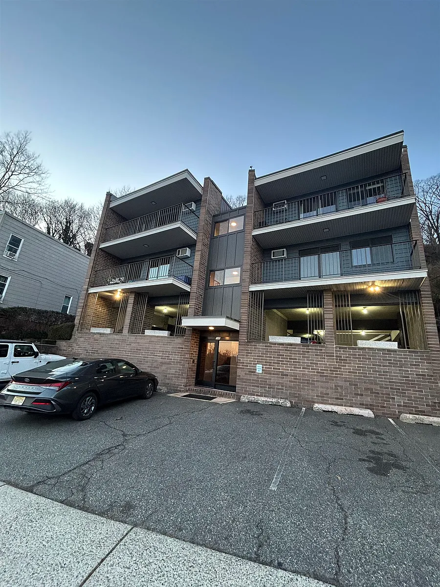 Building Photo - 148 Undercliff Ave #2