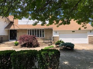 42 Barrett Rd, Lawrence, NY 11559