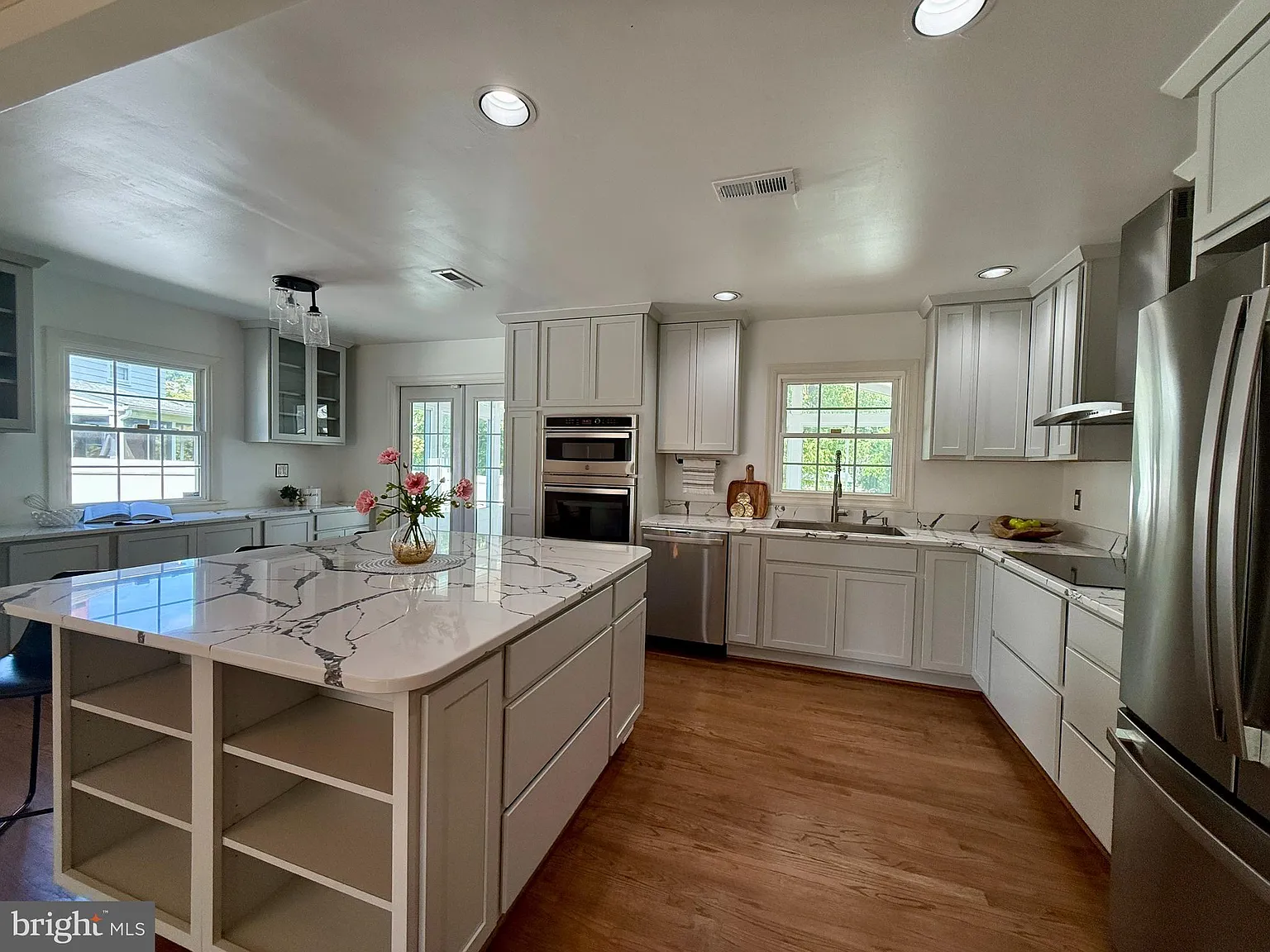 4 bed, 4.5 bath, 3125 sqft, $6,000 — Photo 3