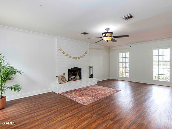 5th image of 308 Burdin Rd