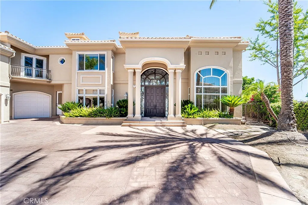 6 bed, 10059 sqft, $30,000 — Photo 3