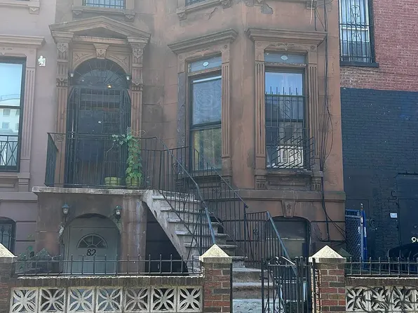 82 Vernon Ave, Brooklyn, NY 11206