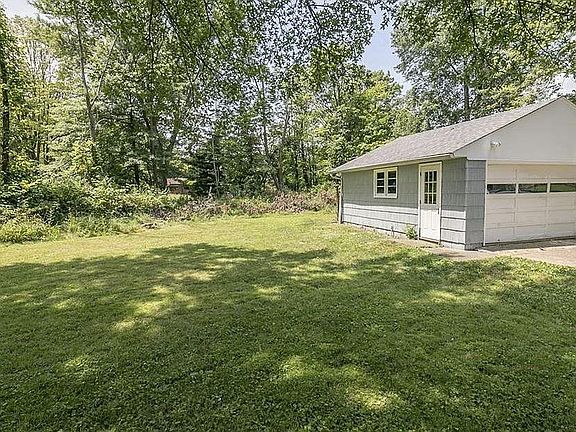 Backyard / 2-car garage