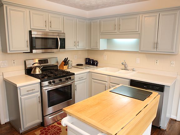 Fresh painted kitchen!