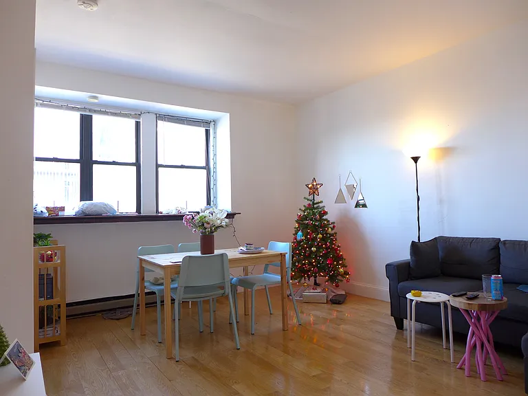 35 Cunard St #1 — Photo 8