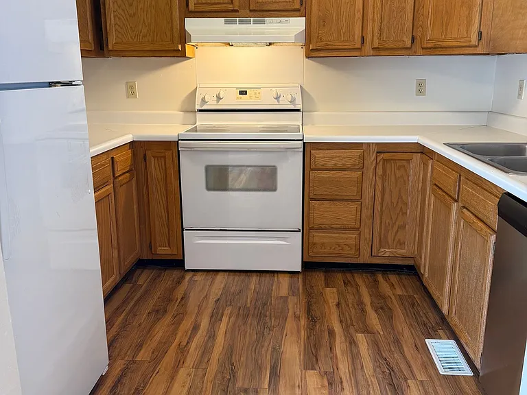 1441 W Allen St — Photo 6
