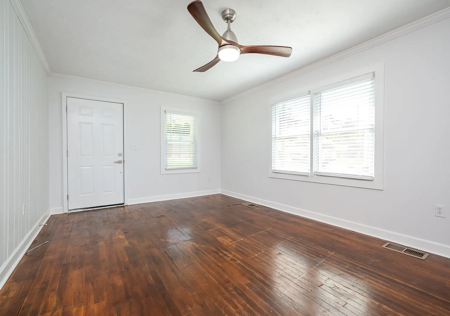 2 Bed, 1 Bath Home in Downtown Greenville Available — Photo 2