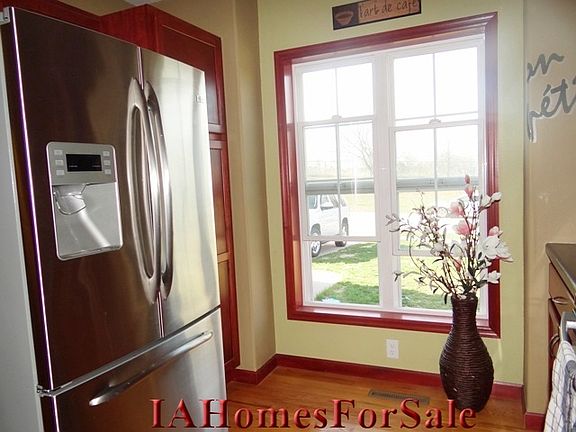 Kitchen - great front yard view!