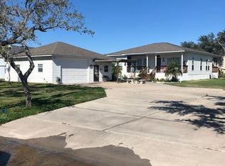 112 Bishop Rd, Rockport, TX 78382