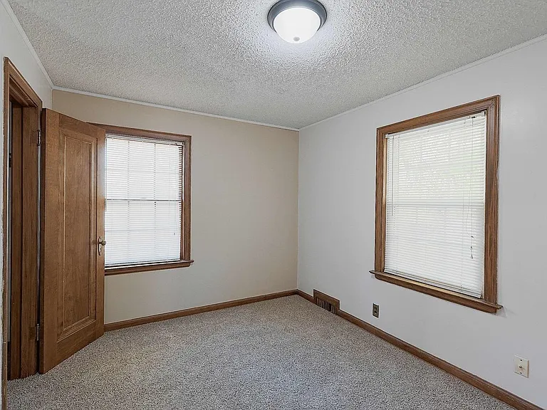 2735 S 16th St — Photo 19