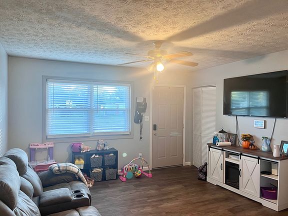 5th image of 921 Delman Dr