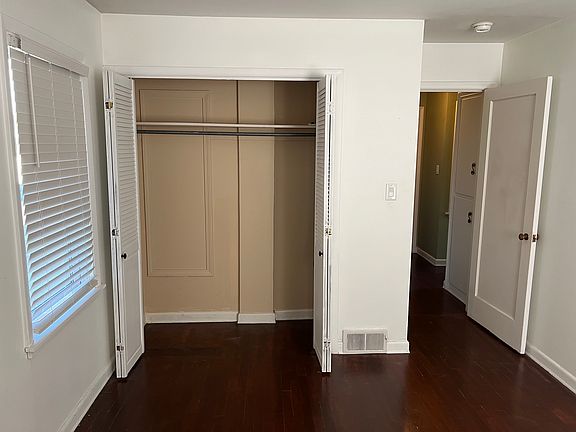 5th image of 1529 E Thurston Ave