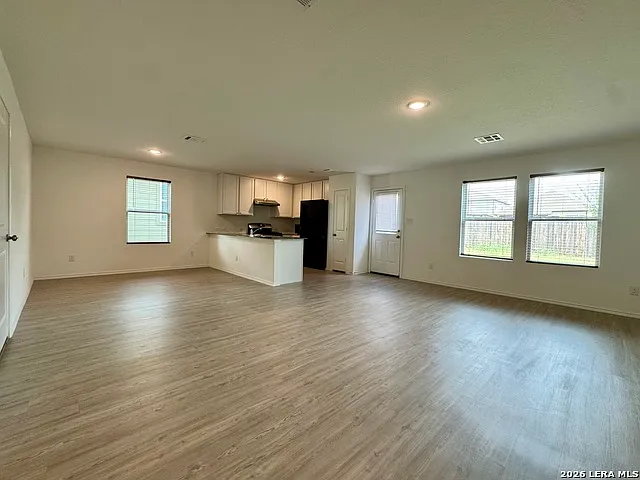 4 bed, 2.5 bath, 1954 sqft, $1,750 — Photo 4