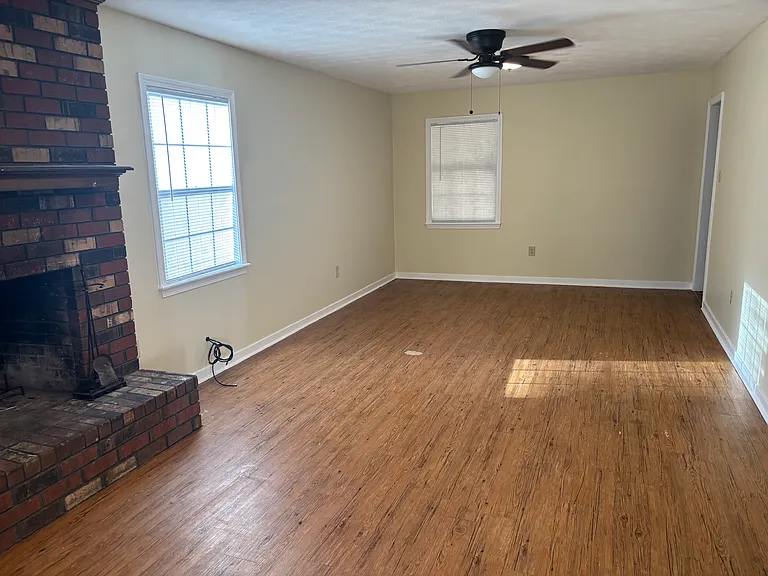 102 Suzanne Cv #A — Photo 2