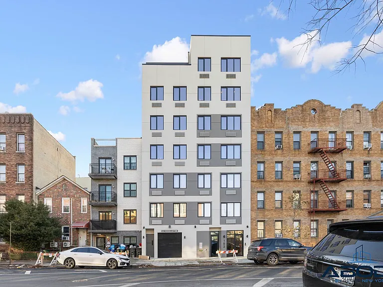 102 E 53rd St #2E — Photo 12
