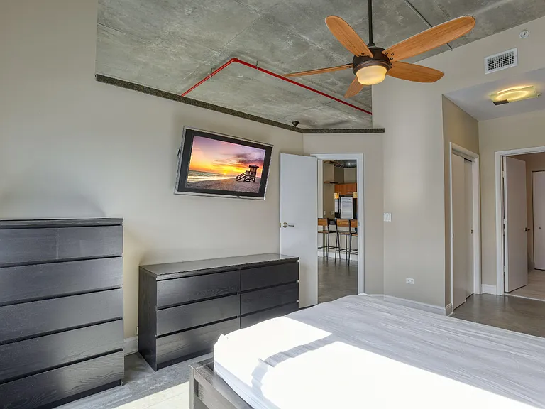 313 NE 2nd St — Photo 11