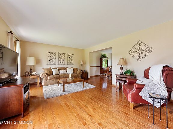 3rd image of 406 Crest Hill Dr