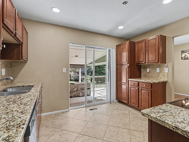 2854 S Yates St — Photo 8