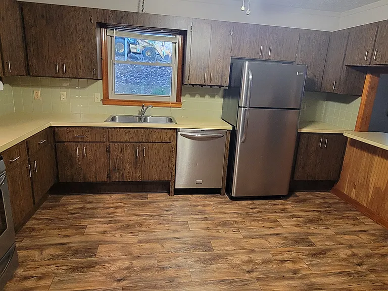 1806 Hawthorne Ave — Photo 16