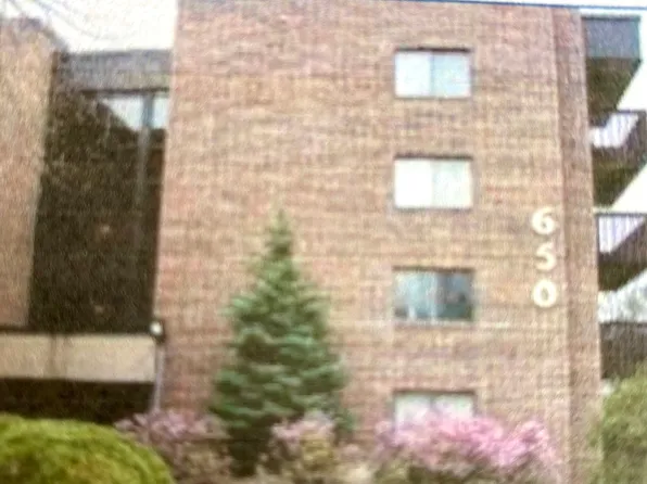 650 Whitney Ct APT 405, Gurnee, IL 60031