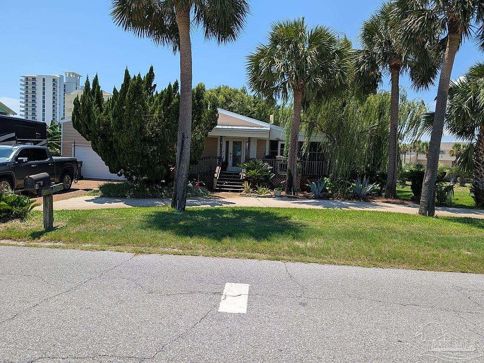 1st image of 14 Sabine Dr
