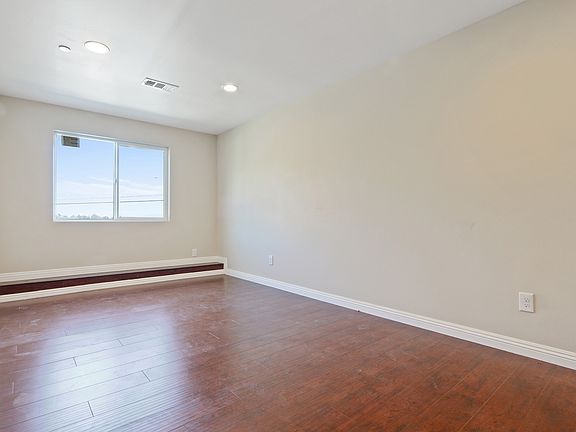 3rd image of 827 1/2 N Brannick Ave