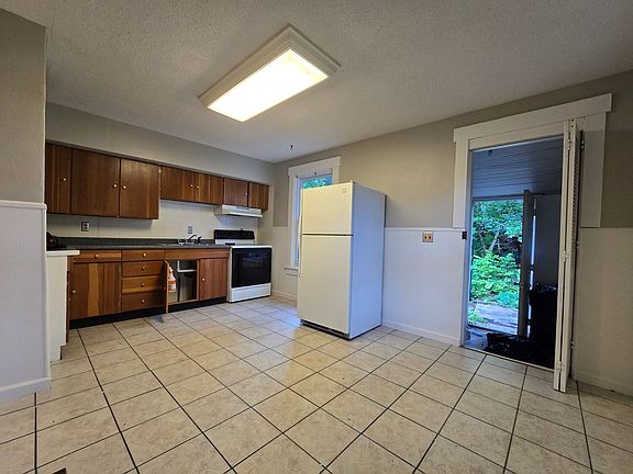 4th image of 2649 Grant Ave