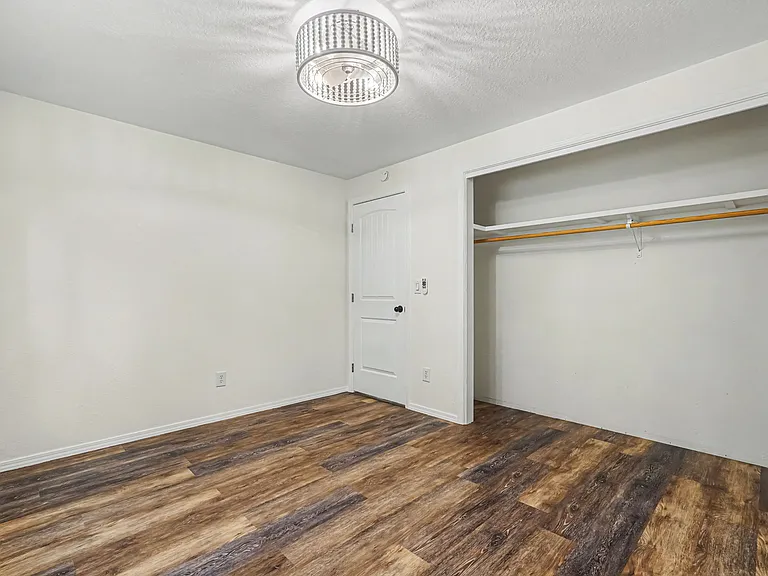 2115 N Courtney Dr — Photo 18