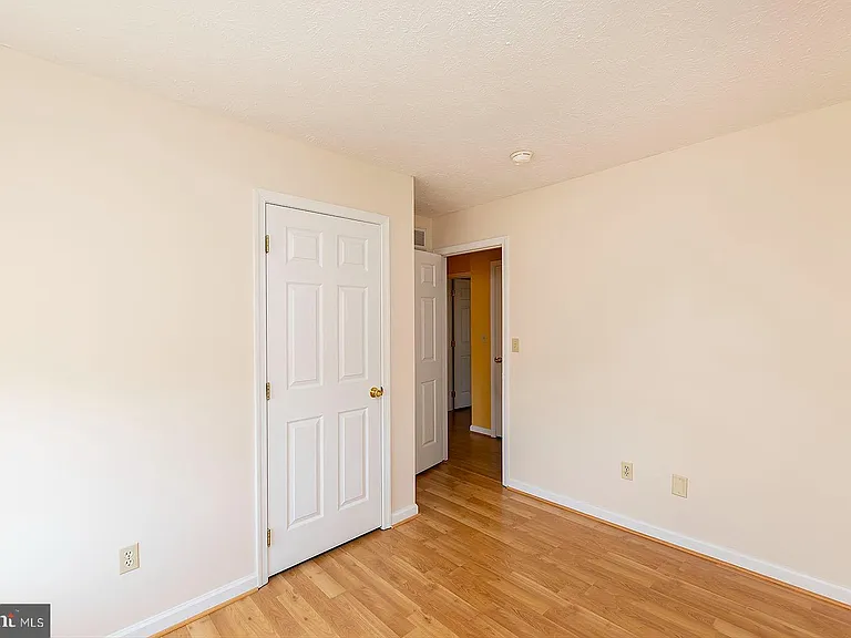 304 Chatham Sq — Photo 17